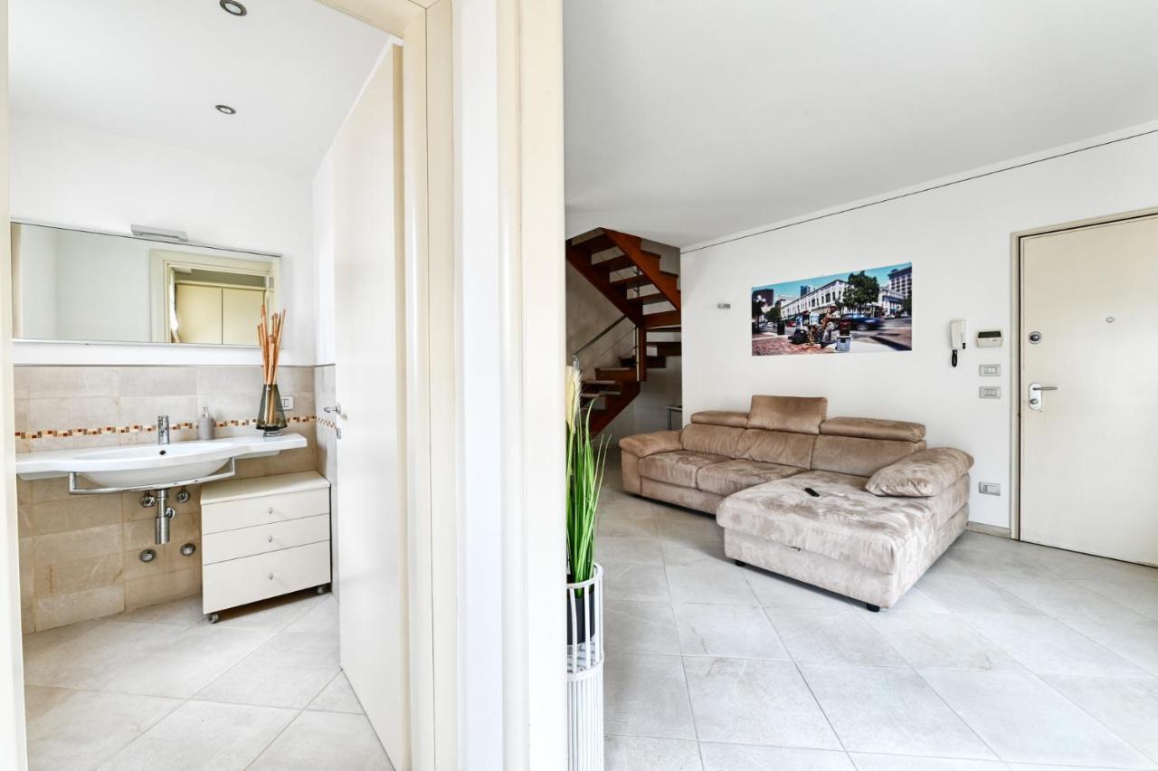 Pearl House - Sirmione Holiday - Jacuzzi Privata エクステリア 写真