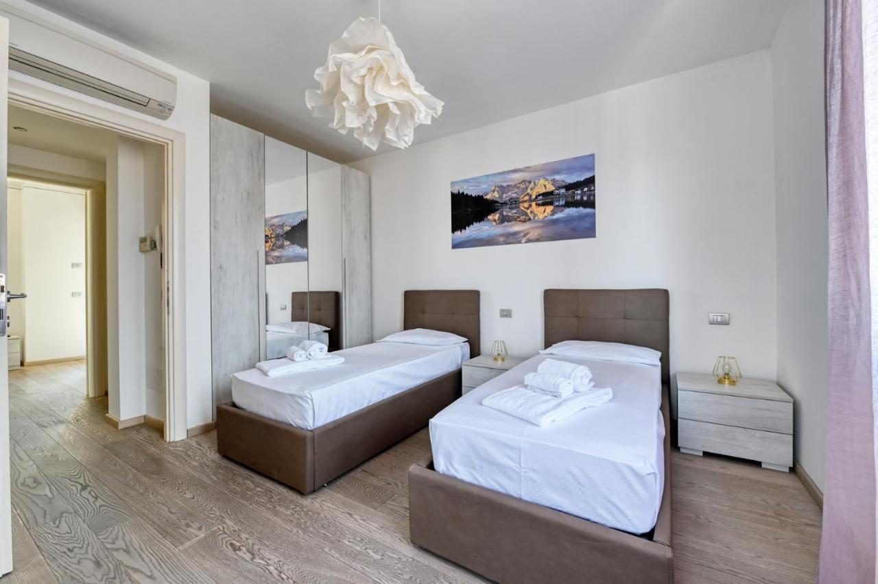 Pearl House - Sirmione Holiday - Jacuzzi Privata エクステリア 写真