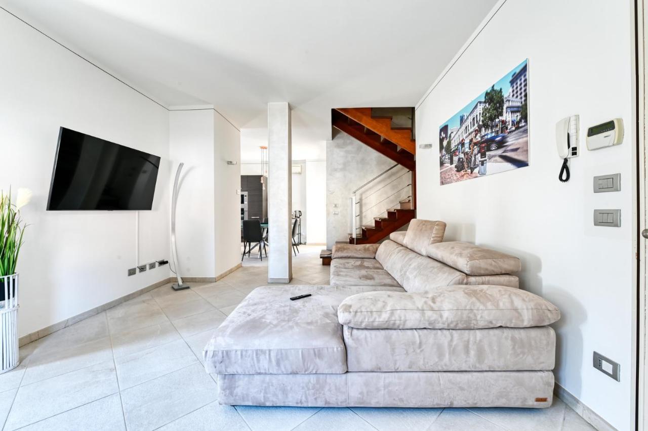 Pearl House - Sirmione Holiday - Jacuzzi Privata エクステリア 写真