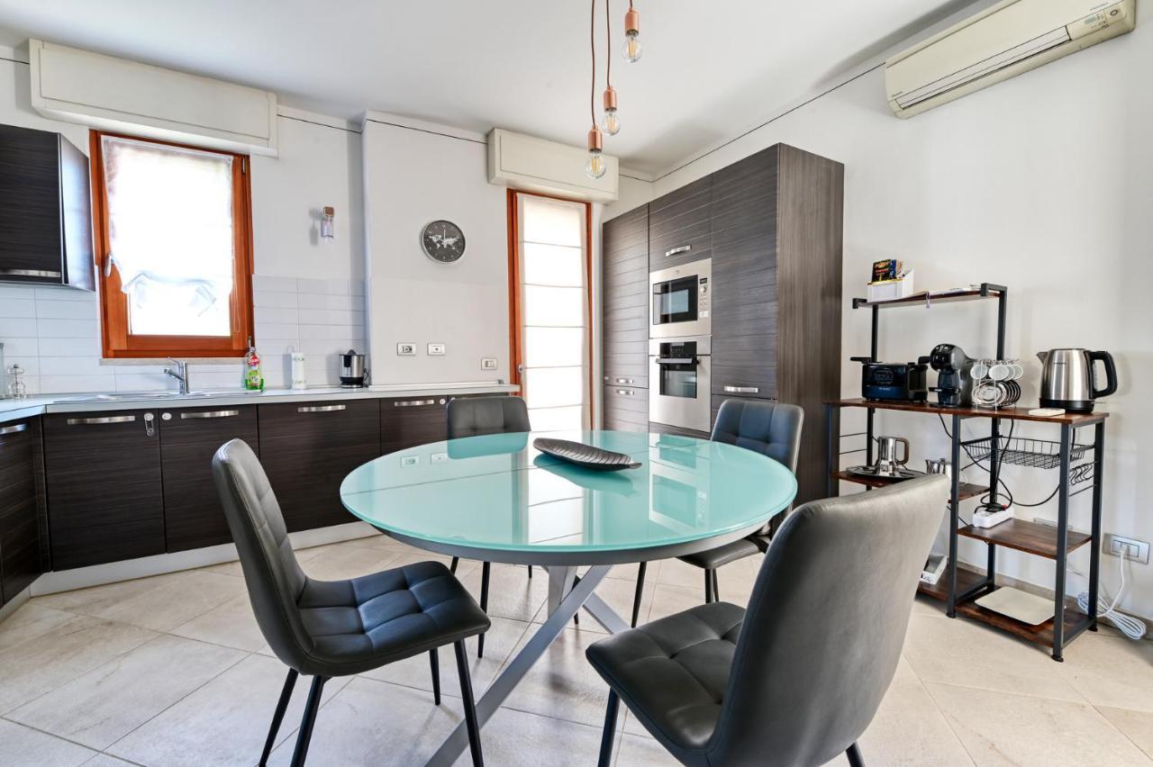 Pearl House - Sirmione Holiday - Jacuzzi Privata エクステリア 写真